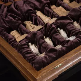Chess made of oak "Neftyaniki"