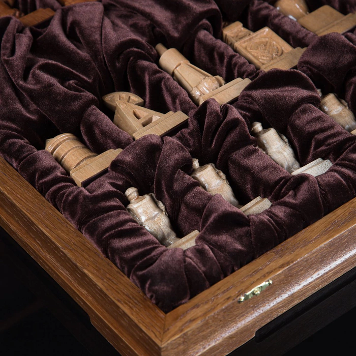 Chess made of oak "Neftyaniki"
