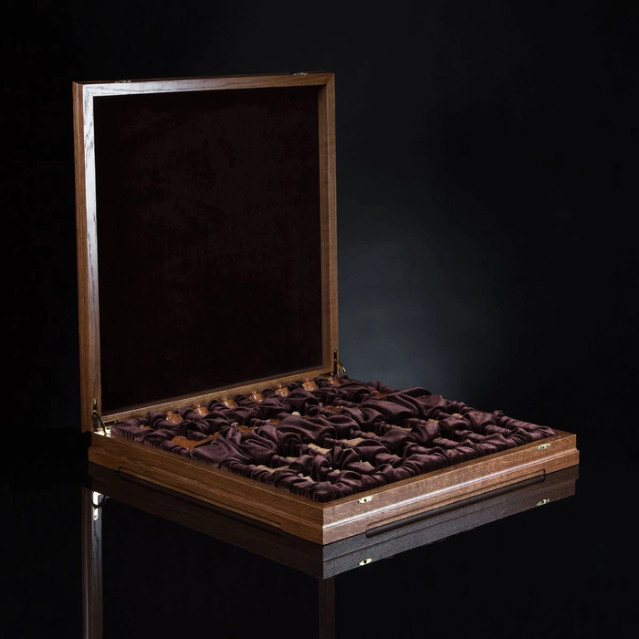 Chess made of oak "Neftyaniki"