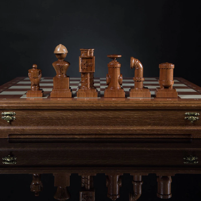 Chess made of oak "Neftyaniki"
