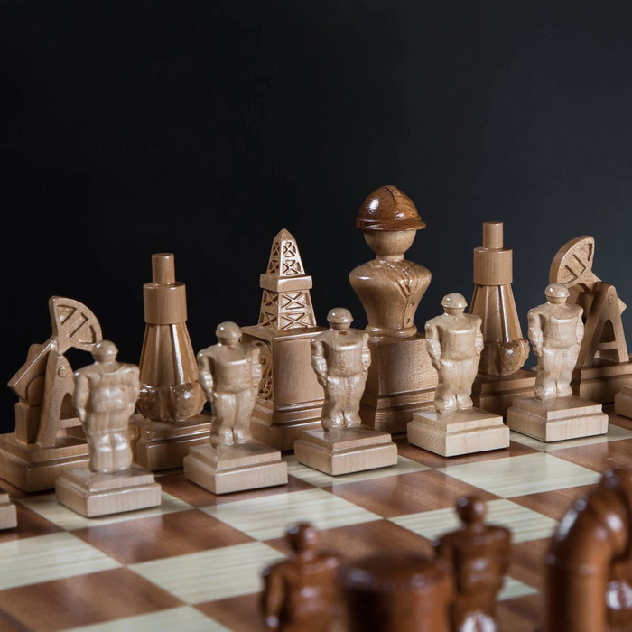 Chess made of oak "Neftyaniki"