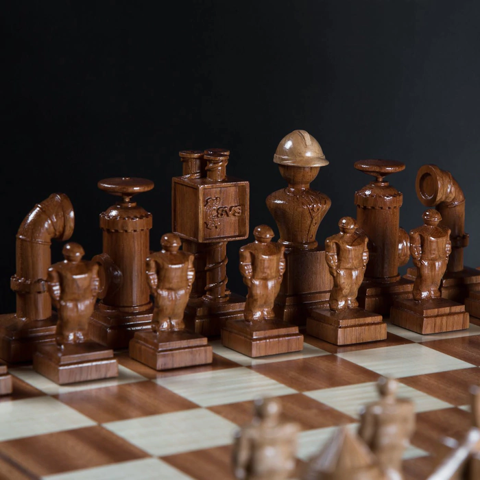 Chess made of oak "Neftyaniki"