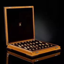 Шахматы из дерева и бивня мамонта "Неаполь"