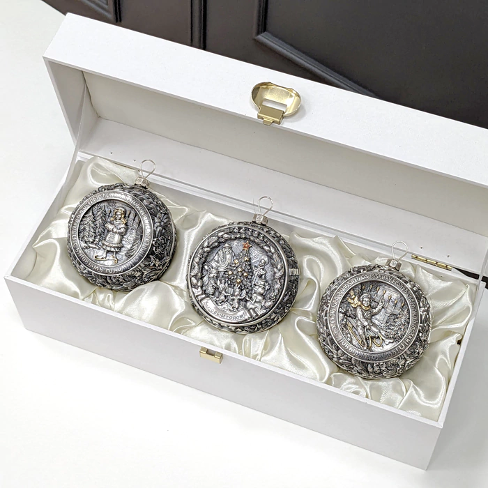 A set of 3 silver Christmas tree balls "Happy Childhood" in a gift box
