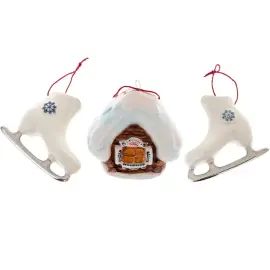Набор фарфоровых ёлочных игрушек "Избушка с коньками" в подарочной коробке Набор фарфоровых ёлочных игрушек "Избушка с коньками" в подарочной коробке