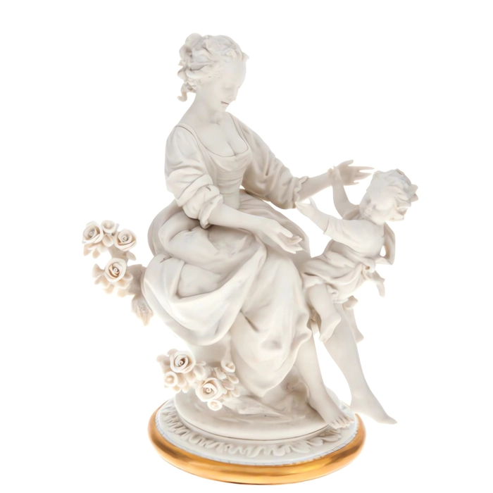 The statuette "Motherhood". A wonderful gift for parents.