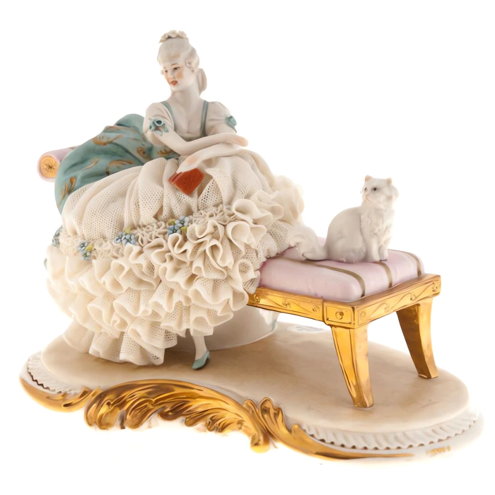 Statuette "Lady with a cat on a bench"