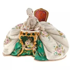 Статуэтка "Читающая дама"