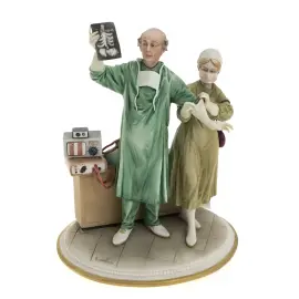 Статуэтка "Хирург" Статуэтка "Хирург"