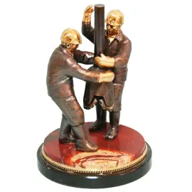 Статуэтка бронзовая "Буровики-нефтяники" Статуэтка бронзовая "Буровики-нефтяники"