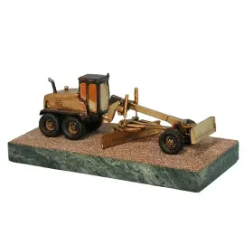 Статуэтка бронзовая "Грейдер" Статуэтка бронзовая "Грейдер"