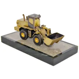 Скульптура бронзовая "Погрузчик В-140" Скульптура бронзовая "Погрузчик В-140"