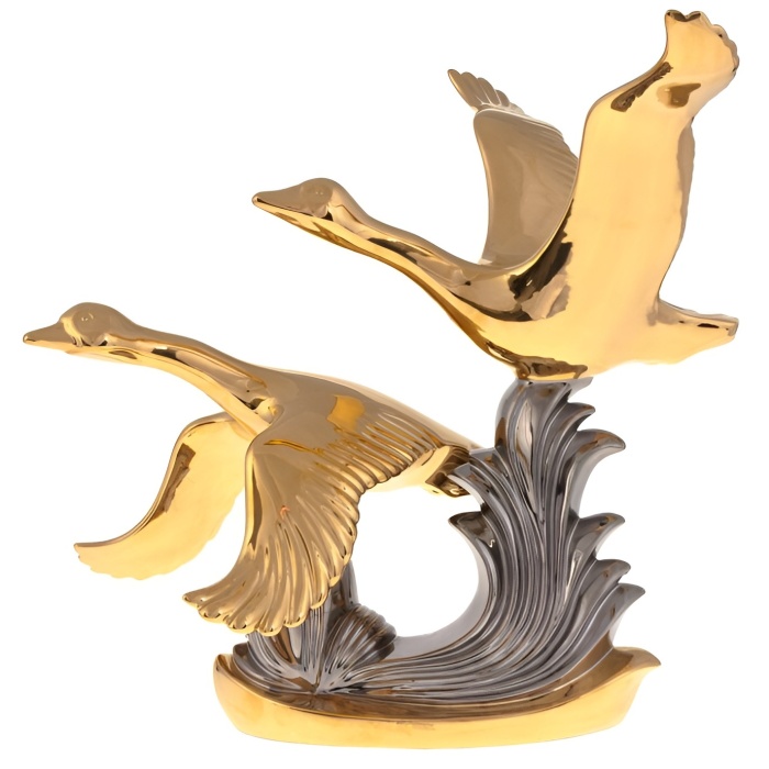 The statuette "Flying Geese" is gold with platinum