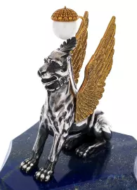 Souvenir "Griffin" on lapis lazuli