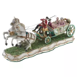 Скульптура "Открытая карета, запряжённая парой лошадей"