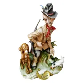 Статуэтка "Охотник" фарфоровая Статуэтка "Охотник" фарфоровая