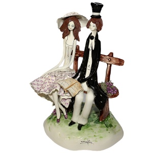 Statuette "Couple on the bench"