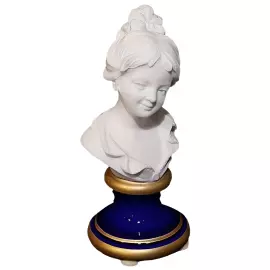 Sculptures "Bust of a girl"