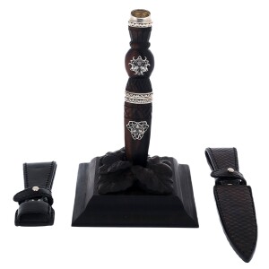 Table composition "Scottish motif" with a knife skin-do "Taurus"