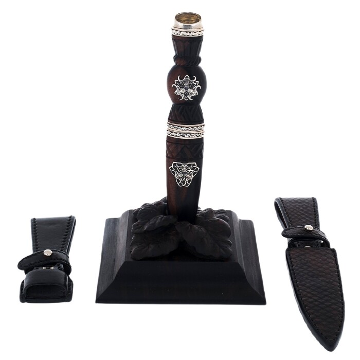 Table composition "Scottish motif" with a knife skin-do "Taurus"