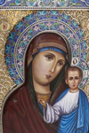 Набор подарочный с шарами и иконой "Матерь Божья Казанская в красном" из серебра, 6 шаров