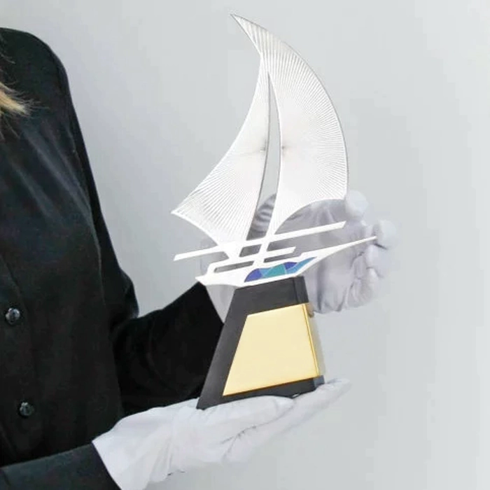 Corporate gift "On all sails"