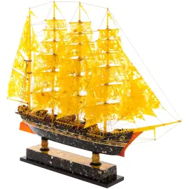 Корабль из янтаря "Крузенштерн" Корабль из янтаря "Крузенштерн"