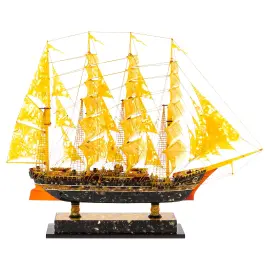 Корабль из янтаря "Крузенштерн" Корабль из янтаря "Крузенштерн"