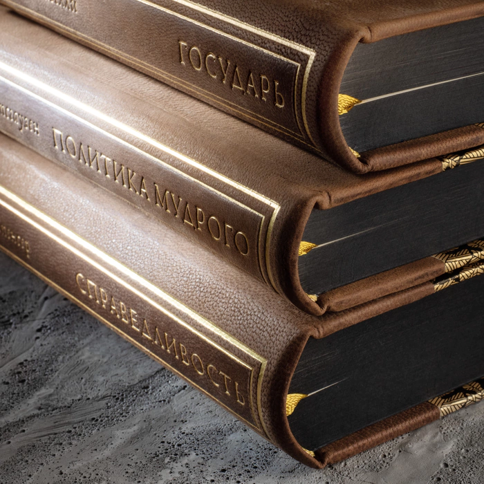 Книга в кожаном переплете "Политика мудрого" Макиавелли, Спенсер, Эккартсгаузен, в 3-х томах