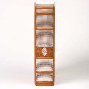 The leather-bound book "Cooking edition 1955."