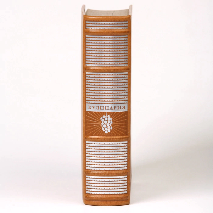 The leather-bound book "Cooking edition 1955."