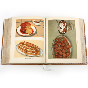 The leather-bound book "Cooking edition 1955."