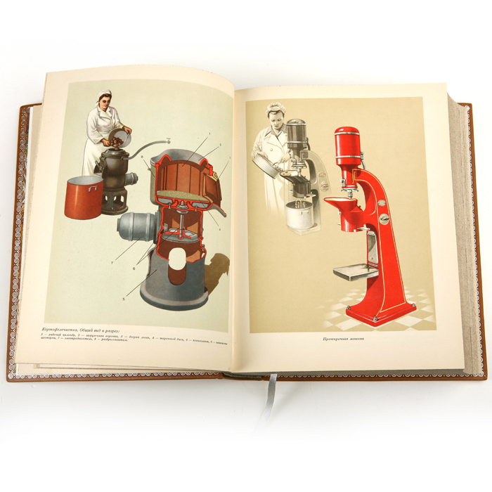The leather-bound book "Cooking edition 1955."