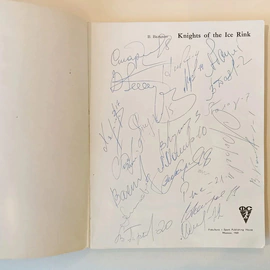 Книга «Ледовые рыцари» с автографами хоккеистов сборной СССР 1970 г: Валерия Харламова, Александра Мальцева, Анатолия Тарасова, Владислава Третьяак и других