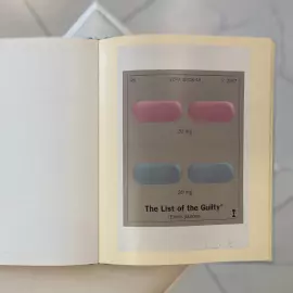 Книга с собственноручным пожеланием, рисунком и автографом художника Дэмиена Херста