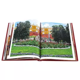 Книга в кожаном переплете "Москва. История. Архитектура. Искусство" на французском языке