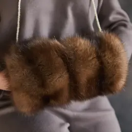 Муфта из меха соболя с белой подвеской