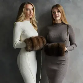 Муфта из меха соболя с белой подвеской