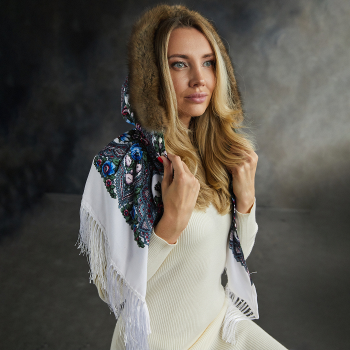 Insulated women's shawl, edged with sable fur, small