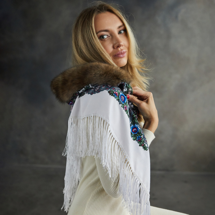 Insulated women's shawl, edged with sable fur, small