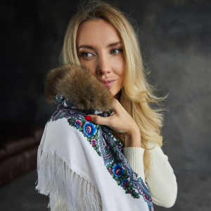 Insulated women's shawl, edged with sable fur, small