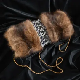 Муфта из меха соболя "Белые сердца" с вышивкой