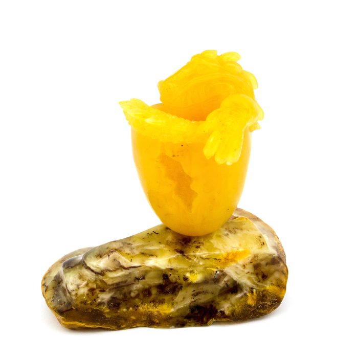 Souvenir made of amber "Dragon on a stone"