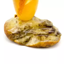 Сувенир из янтаря "Дракон на камне"