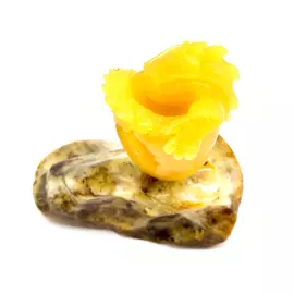 Сувенир из янтаря "Дракон на камне"