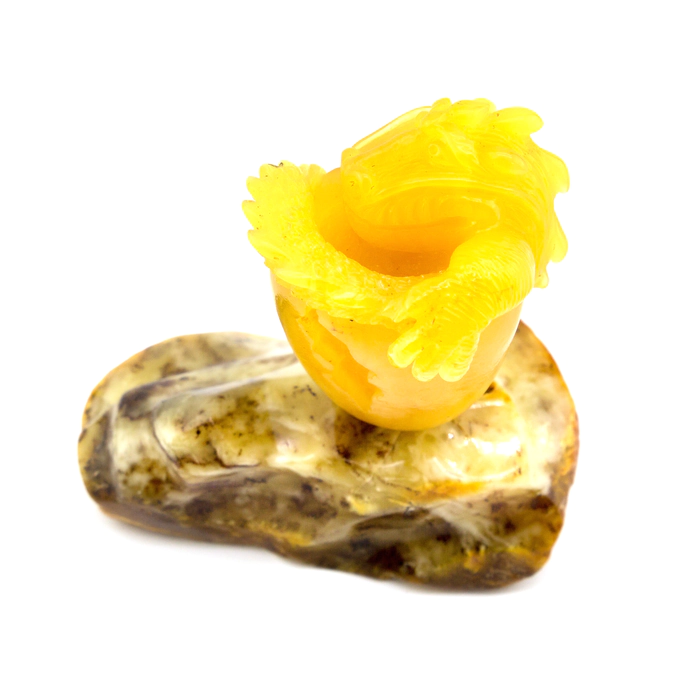 Souvenir made of amber "Dragon on a stone"