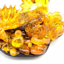 Сувенир из янтаря "Дракон с крыльями"