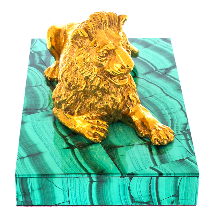 Statuette "Lion" on a malachite stand, looking to the left