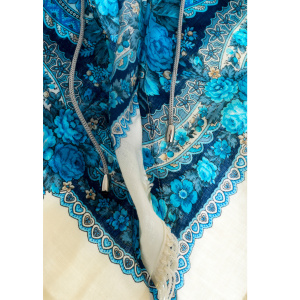 Insulated women's shawl, edged with sable fur, blue and white