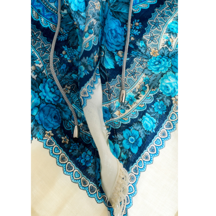 Insulated women's shawl, edged with sable fur, blue and white
